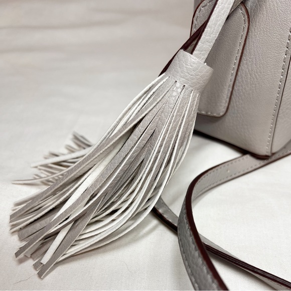 NWOT Denver Hayes Adjustable Crossbody Tassel Purse Multi Pocket Bag - Picture 5 of 5